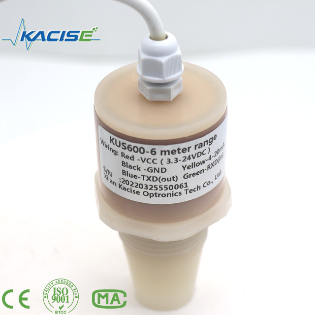 يستخدم جهاز الاستشعار بالموجات فوق الصوتية KUS600 المصنوع من مواد PVDF / PTFE لقياس المسافة ومستوى السائل.
