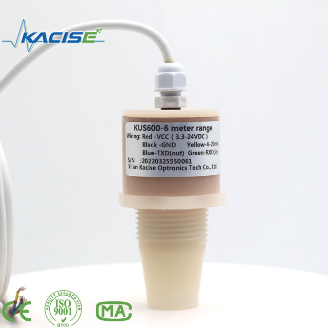 يستخدم جهاز الاستشعار بالموجات فوق الصوتية KUS600 المصنوع من مواد PVDF / PTFE لقياس المسافة ومستوى السائل.