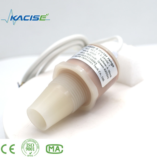 يستخدم جهاز الاستشعار بالموجات فوق الصوتية KUS600 المصنوع من مواد PVDF / PTFE لقياس المسافة ومستوى السائل.