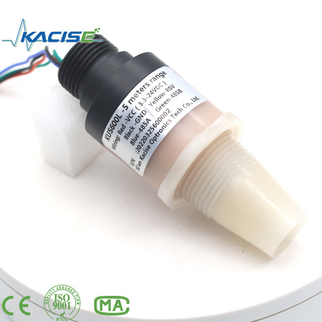 يستخدم جهاز الاستشعار بالموجات فوق الصوتية KUS600 المصنوع من مواد PVDF / PTFE لقياس المسافة ومستوى السائل.