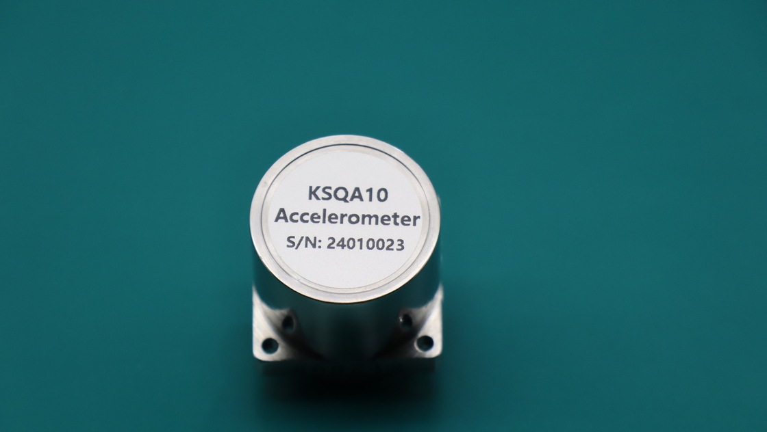 حساسية درجة الحرارة≤30ppm/°C~≤80ppm/°C أجهزة استشعار مقياس التسارع حجم Ø25.4x30mm