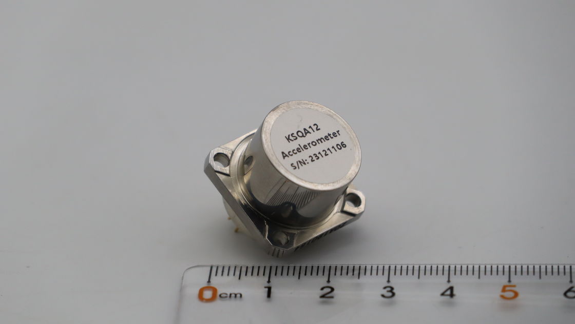 مقياس تسريع مرن للكوارتز بدقة عالية مع نطاق إدخال ±30g-±80g ، حساسية درجة الحرارة ≤60ppm/°C والتحيز ≤5mg