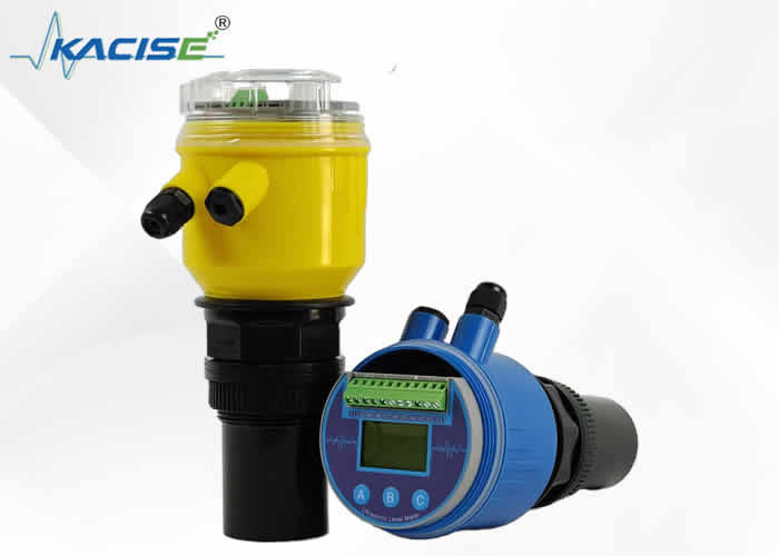 شاشة LCD KUM-100 أربعة أسلاك منفذ مزدوج مقياس مستوى الموجات فوق الصوتية لموفر الطاقة DC12-28V في التطبيقات الصناعية