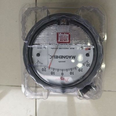 مقياس الضغط التفاضلي Dwyer Magnehelic 2300-60PA مع نطاق 60-0-60 Pa ، دقة ± 2 ٪ ، وغرفة IP67