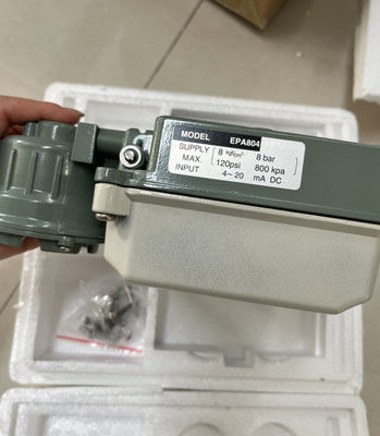 محدد موضع الصمام KOSO EPA804-L10 مع مدخل تيار مستمر 4-20 مللي أمبير وإمداد هواء 120 رطل لكل بوصة مربعة لسلسلة السفر الزاوية