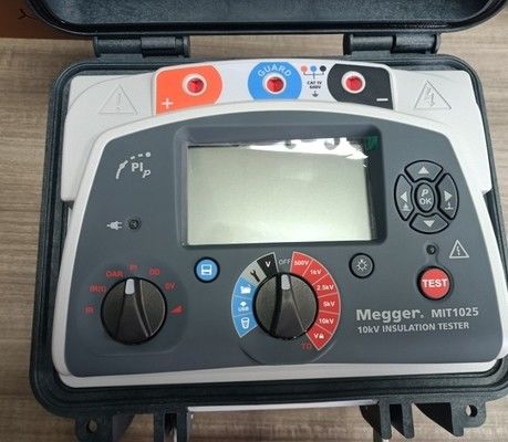 اختبار العزل Megger MIT1025-UK مع مخرج ، 20 Teraohms مقاومة ، 10kV عدة نطاق الاختبار الجهد