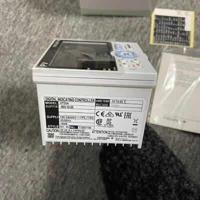 UT35A جهاز تحكم درجة الحرارة الرقمي مع شاشة LCD ملونة ذات 14 قطعة ، ومراقبة تسلسل السلم ، واتصالات إيثيرنث