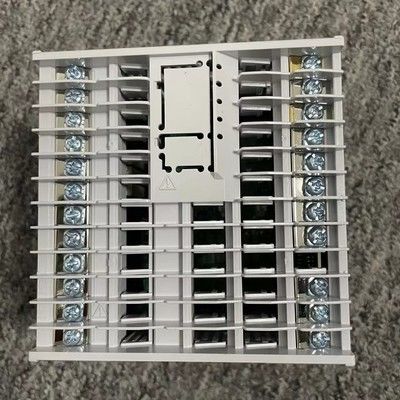 UT35A جهاز تحكم درجة الحرارة الرقمي مع شاشة LCD ملونة ذات 14 قطعة ، ومراقبة تسلسل السلم ، واتصالات إيثيرنث
