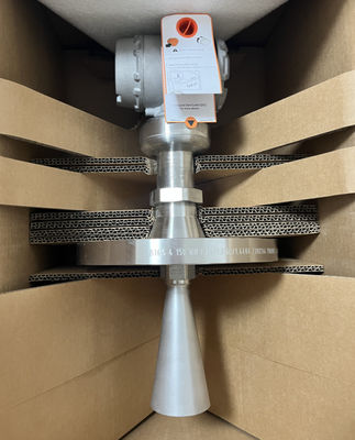 جهاز إرسال مستوى Rosemount 5408 بدقة ± 0.08، إمدادات الطاقة 4-20mA/HART ومتوافقة مع SIS للتطبيقات الصناعية