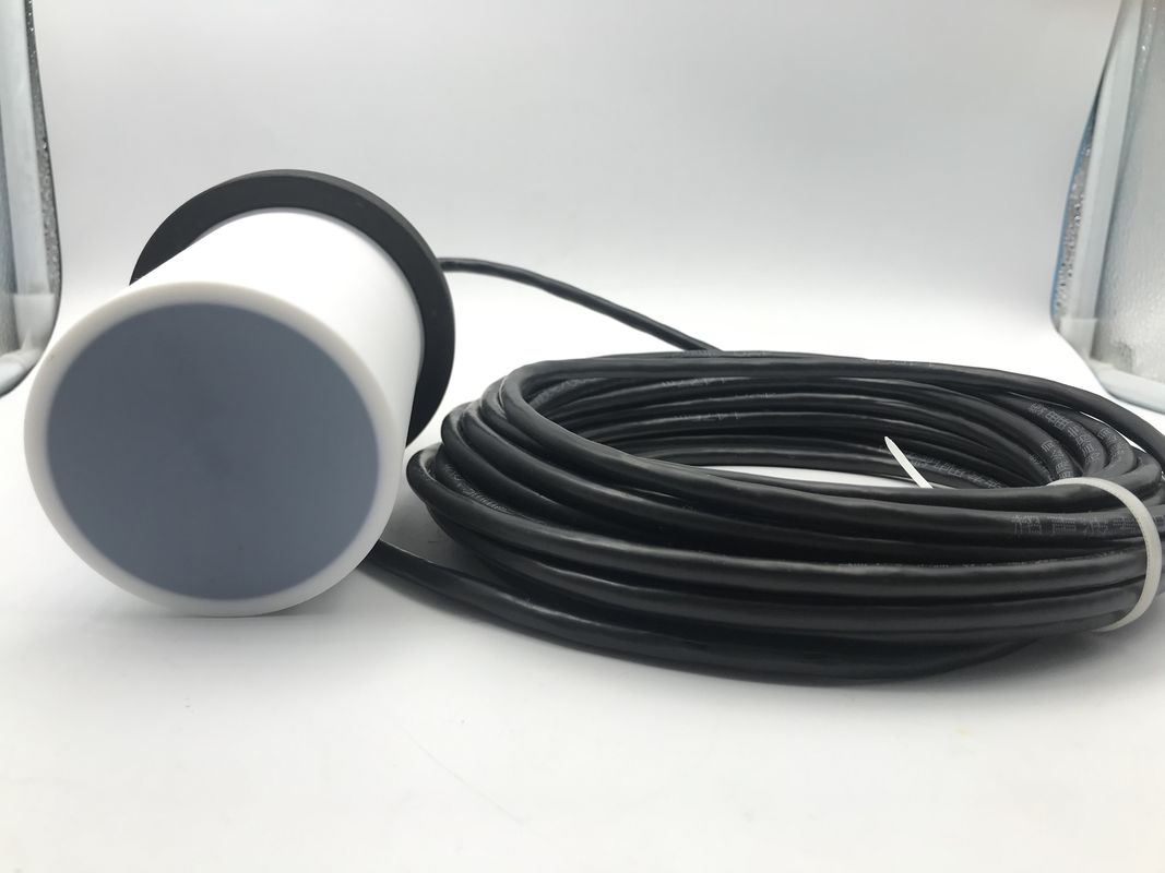 جهاز استشعار بالموجات فوق الصوتية المقاوم للماء IP68 مع مادة PTFE المنزلية ومدى 0.5 - 12m لقياس المستوى